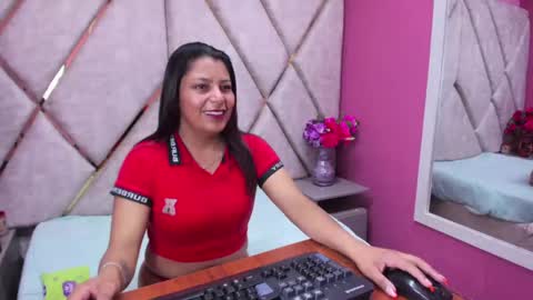 Snapshot of carolina_suarez_ chatting on 10-16-25, 02:34 carolina suarez online show from 10-16-25, 02:34