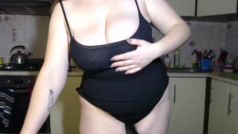 Snapshot of carolinadiamond chatting on 12-16-24, 10:50 carolinadiamond online show from 12-16-24, 10:50
