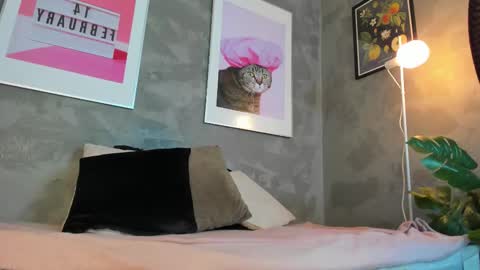  Caroline  online show from 10-26-25, 01:17