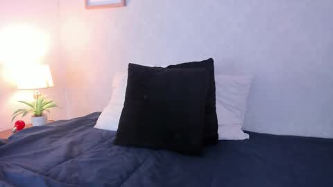  Caroline  online show from 11-25-25, 11:32