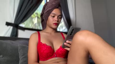 caroline_east online show from 04-07-26, 02:01