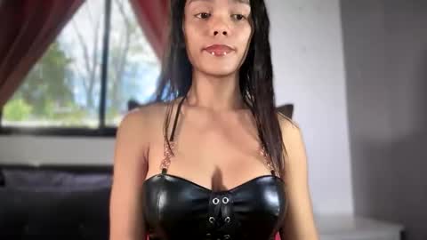 Snapshot of caroline_east chatting on 05-01-26, 01:10 caroline_east online show from 05-01-26, 01:10