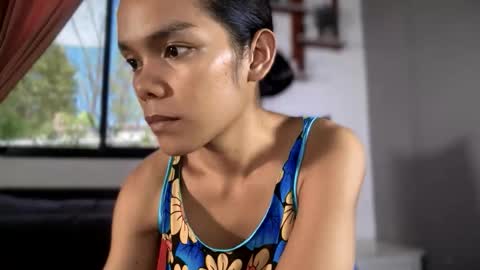 Snapshot of caroline_east chatting on 05-14-26, 03:57 caroline_east online show from 05-14-26, 03:57