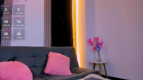 caroline_foster1 online show from 05-04-26, 12:23
