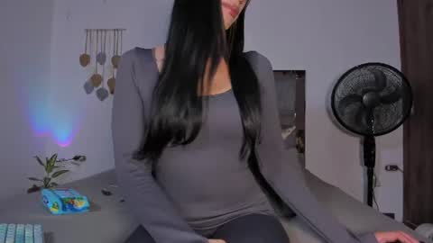 Snapshot of caroline_m8 chatting on 08-03-26, 03:27 CAROLINE online show from 08-03-26, 03:27
