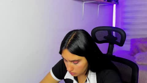 caroline_rodriguez_9 online show from 12-17-25, 01:44