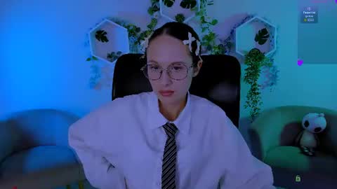 Snapshot of caroline_rosee_ chatting on 07-25-26, 12:14 Caroline online show from 07-25-26, 12:14