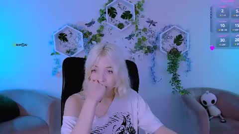 Snapshot of caroline_rosee_ chatting on 07-28-26, 08:52 Caroline online show from 07-28-26, 08:52