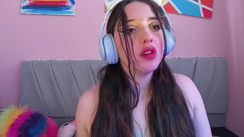 Snapshot of carolinediaz_3 chatting on 12-12-24, 04:53 online show from 12-12-24, 04:53