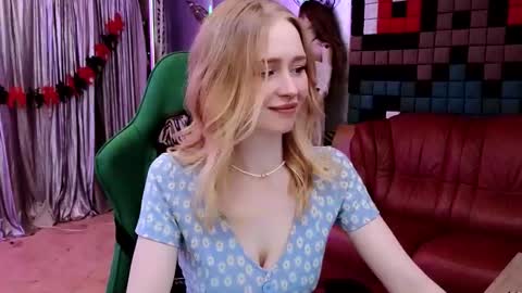 Caroline online show from 11-11-25, 12:38