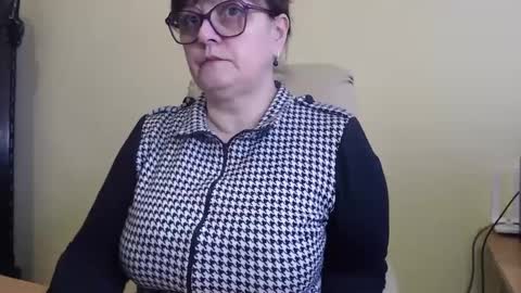 CarolineDream  online show from 03-11-25, 06:32