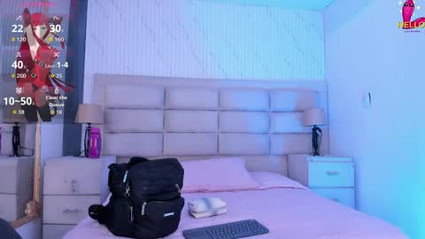 Caroline online show from 04-05-26, 12:24