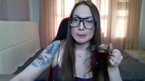 Snapshot of carolineglow_ chatting on 07-26-26, 02:02 Caroline online show from 07-26-26, 02:02