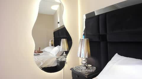 C A R O L I N E  online show from 08-05-26, 12:24