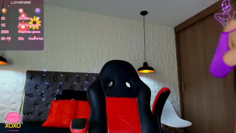 Snapshot of carolinescoth_dl chatting on 09-17-25, 06:31 Caroline Scoth online show from 09-17-25, 06:31