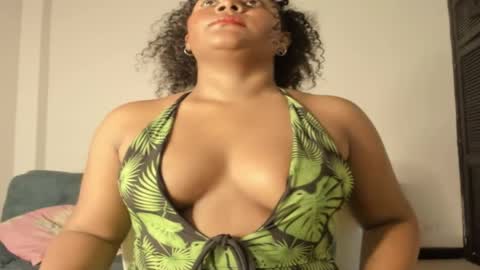 Snapshot of carolinnagomez chatting on 05-12-26, 03:03 Caro online show from 05-12-26, 03:03