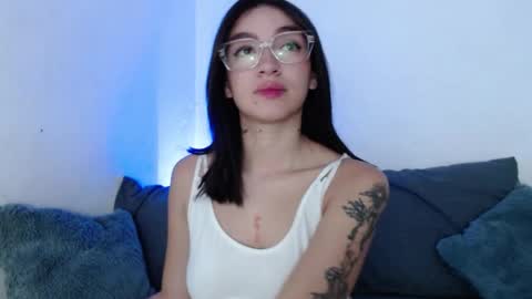 Snapshot of carolinne_fox_ chatting on 09-17-25, 12:51 Caroline online show from 09-17-25, 12:51