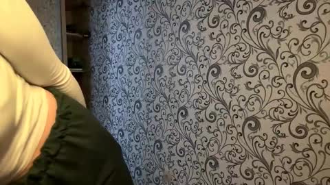 Snapshot of carolynshadburn chatting on 11-11-25, 02:06 Karalina online show from 11-11-25, 02:06