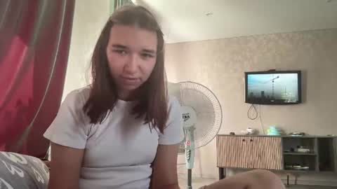 Snapshot of caroylncastellaw chatting on 07-28-26, 11:17 Sara online show from 07-28-26, 11:17