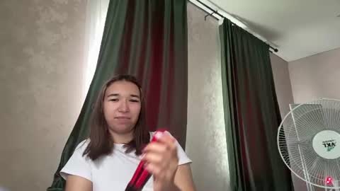 Snapshot of caroylncastellaw chatting on 07-28-26, 12:48 Sara online show from 07-28-26, 12:48