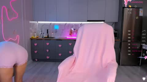 Yummi online show from 10-21-25, 02:23