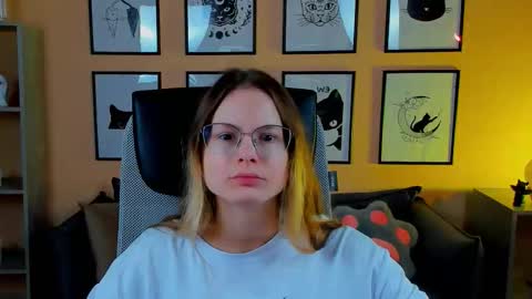 Snapshot of carrie_roses chatting on 09-19-25, 04:14 carrie_roses online show from 09-19-25, 04:14