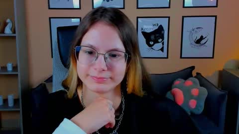 Snapshot of carrie_roses chatting on 09-25-25, 05:22 carrie_roses online show from 09-25-25, 05:22