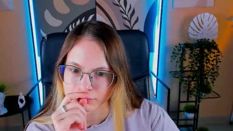 Snapshot of carrie_roses chatting on 10-06-25, 04:21 carrie_roses online show from 10-06-25, 04:21