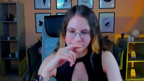 Snapshot of carrie_roses chatting on 10-15-25, 04:56 carrie_roses online show from 10-15-25, 04:56