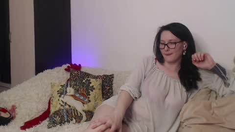 Caroline online show from 04-02-26, 09:01