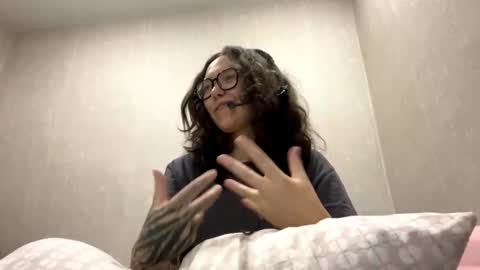 Emilia online show from 11-12-25, 05:41