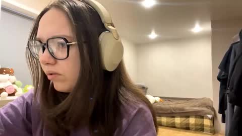 Emilia online show from 12-19-25, 02:40