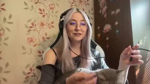 Mia online show from 06-18-26, 11:14