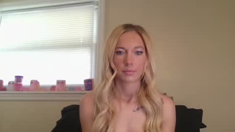 Snapshot of caseygirl6879 chatting on 06-18-26, 04:44 Casey Lakes online show from 06-18-26, 04:44