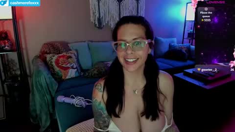 Snapshot of cashmerefoxxx chatting on 03-06-25, 06:19 Cashmere Fox online show from 03-06-25, 06:19
