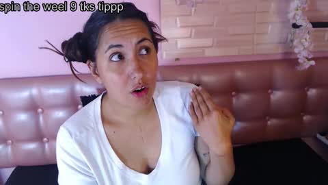 Snapshot of cassandra_ruizz chatting on 10-19-25, 12:44 573215024606 online show from 10-19-25, 12:44