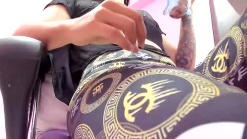 Snapshot of cassie_doll_squirt chatting on 12-11-24, 12:12 cassie online show from 12-11-24, 12:12