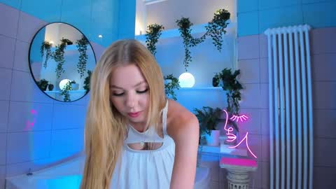 Hello my name is Cassie and my friend Nilo is also here online show from 01-21-25, 09:46