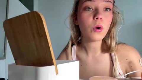 Olivia online show from 03-09-26, 08:07