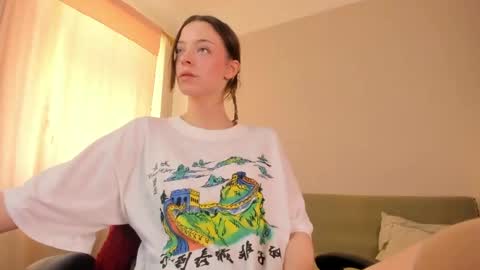Snapshot of cassisland chatting on 04-27-26, 01:53 cassandra online show from 04-27-26, 01:53