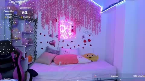 Snapshot of cat_kitty18 chatting on 02-26-25, 06:32 Lorena Saenz online show from 02-26-25, 06:32