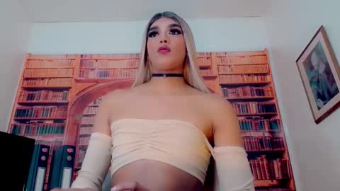 Queen Catalella online show from 12-16-25, 07:19