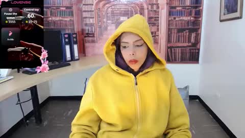 Queen Catalella online show from 12-19-25, 03:35