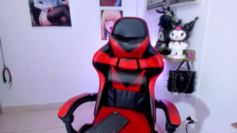 Snapshot of catalina_prada_ chatting on 09-29-25, 01:33 Catalina online show from 09-29-25, 01:33