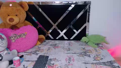 Snapshot of catalina_smith__ chatting on 06-19-26, 12:04 Catalina online show from 06-19-26, 12:04