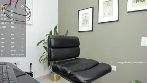 Snapshot of catalinaofficer chatting on 01-19-25, 11:34 Catalina Howard Aragon online show from 01-19-25, 11:34