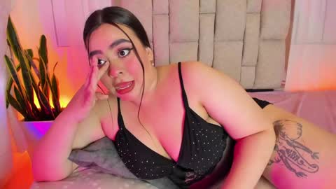 Snapshot of catalinareyezx chatting on 04-22-26, 11:23 Cata online show from 04-22-26, 11:23