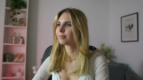 Snapshot of catecrago_ chatting on 02-17-25, 08:52 catecrago online show from 02-17-25, 08:52