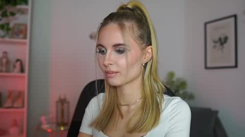 Snapshot of catecrago_ chatting on 02-19-25, 02:23 catecrago online show from 02-19-25, 02:23