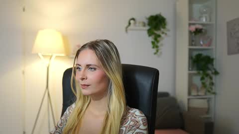 Snapshot of catecrago_ chatting on 09-15-25, 01:11 catecrago online show from 09-15-25, 01:11
